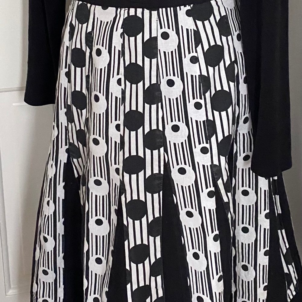 Black and white Cotton Gored Skirt. Women's S. Dana Taylor Summer Wear.